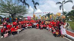 PSMTI Riau meriahkan pawai budaya yang dipusatkan di halaman depan gedung daerah (foto/int)